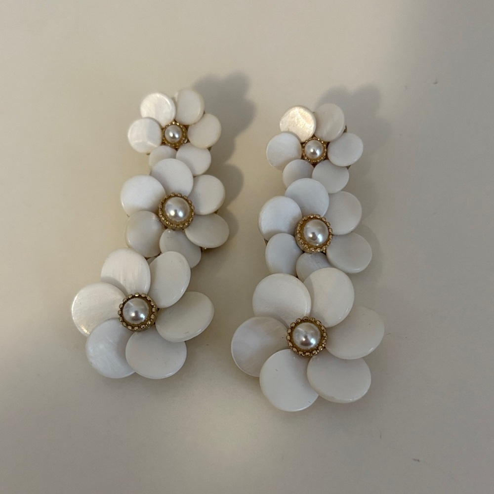 Pearl White Flower Earrings